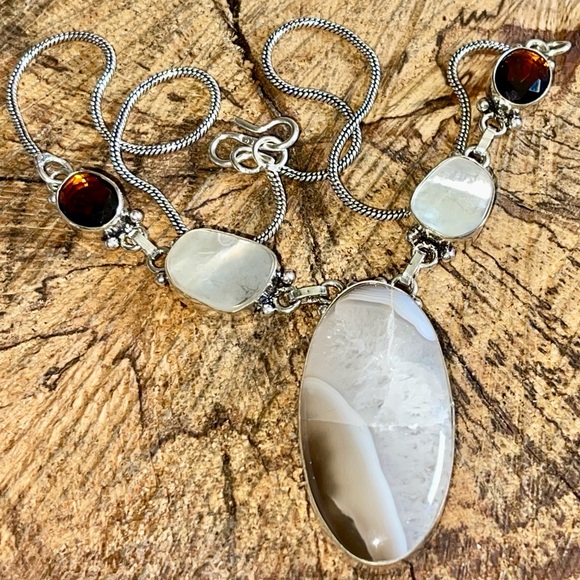 Botswana Lace Agate & Mother Pearl Pendant Necklace - Picture 9 of 10